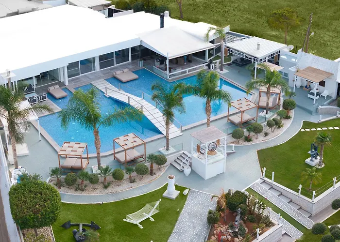 White Luxury Villa *