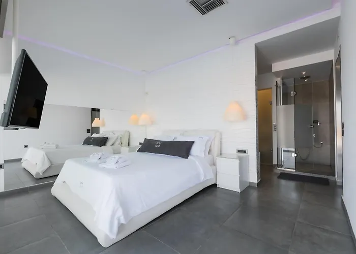 White Luxury * Hersonissos (Crete)