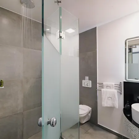 White Luxury Χερσόνησος