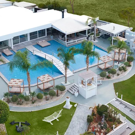 White Luxury Villa *