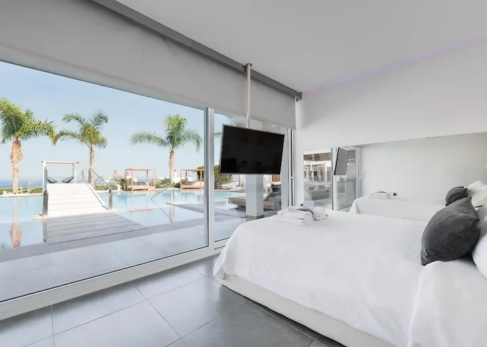 White Luxury Villa *