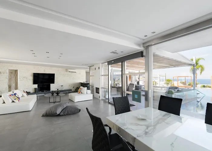 Villa White Luxury *