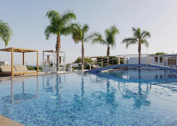 White Luxury Villa *