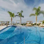 Villa White Luxury