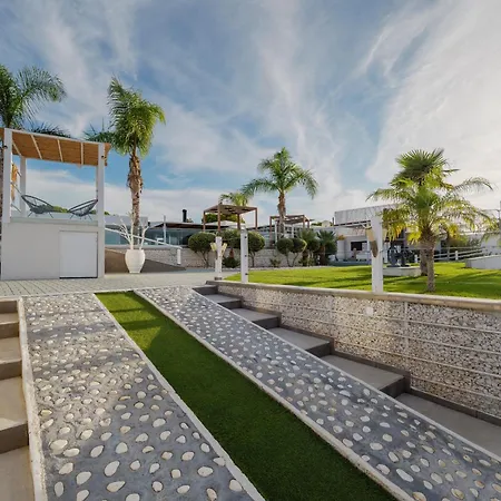 White Luxury Вилла *