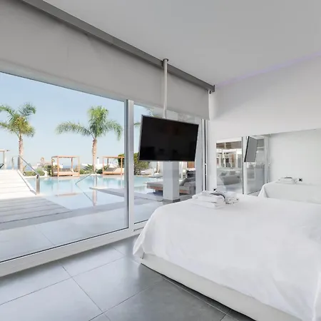 White Luxury Villa *